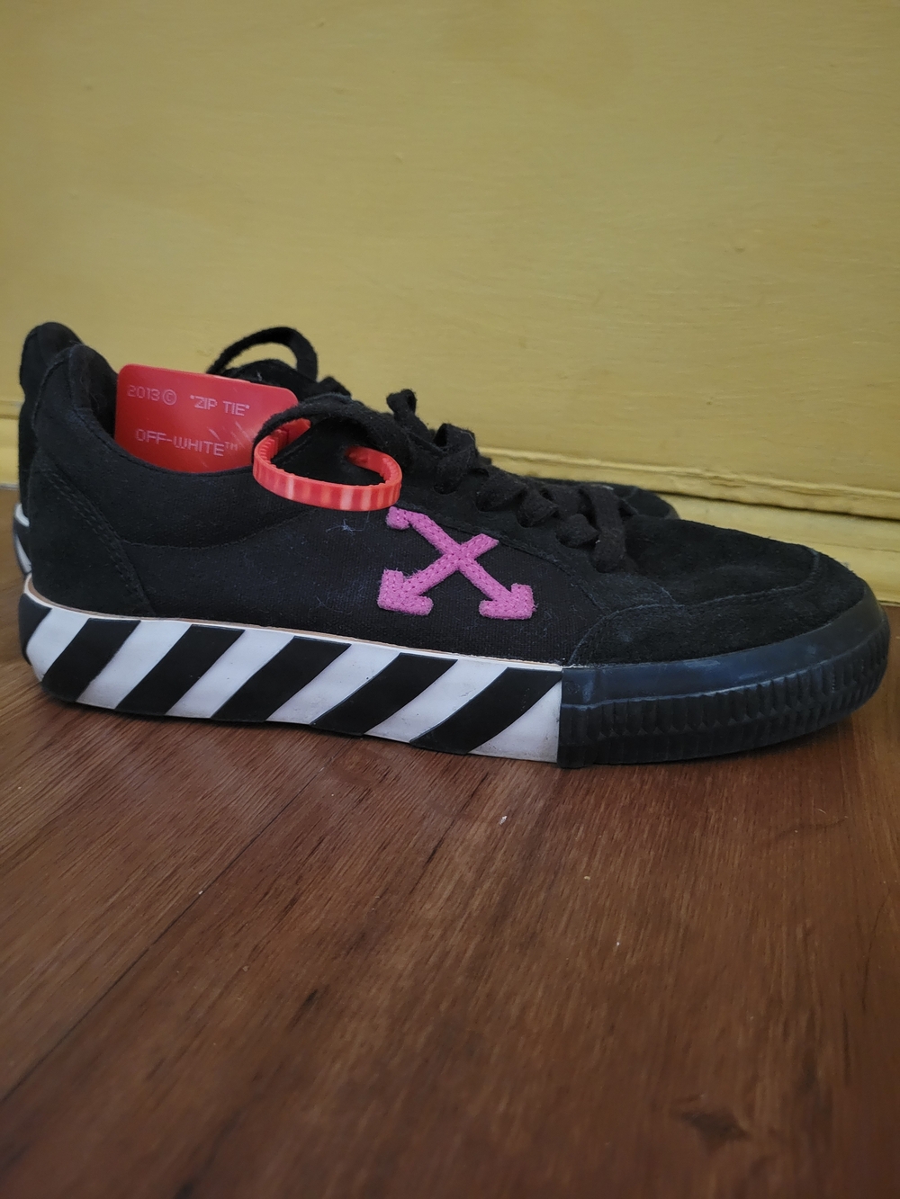Off-White Black Suede Low-Top Sneaker with Pink Arrow